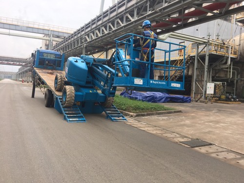 Xe nâng người tại Khu công nghiệp Nam Cấm Nghệ An