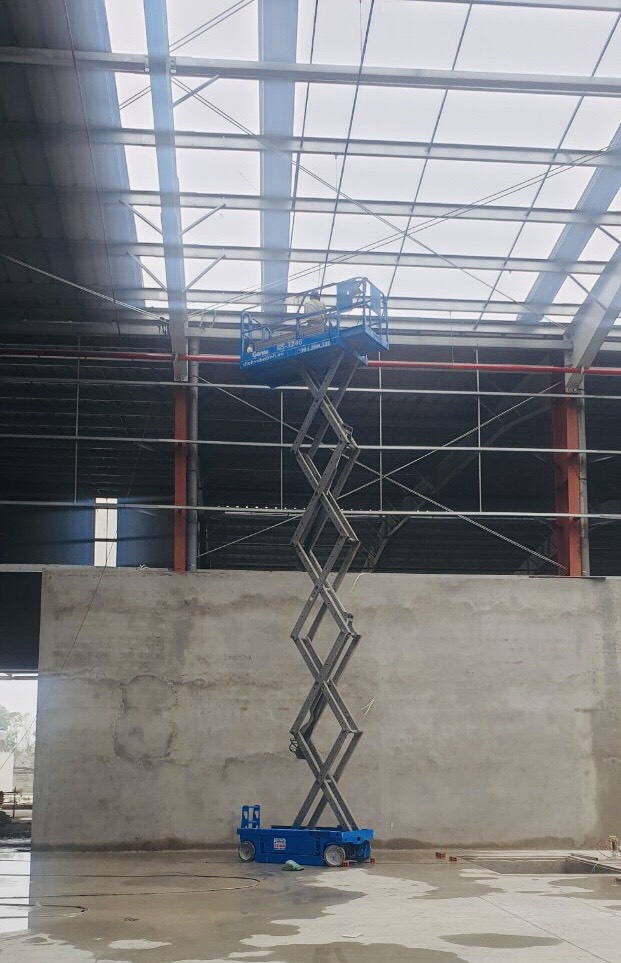 Xe nâng người cắt kéo và xe nâng người Boomlift
