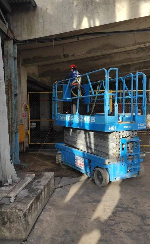Cho thuê xe nâng người cắt kéo tại Khu Công Nghiệp WHA Nghệ An