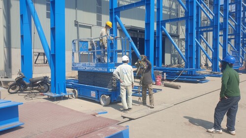 Xe nâng người tại Quảng Trị