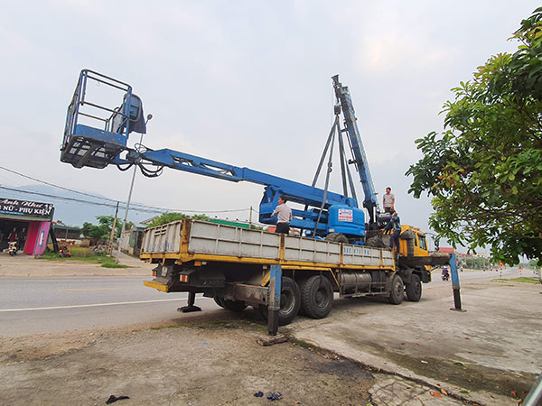 Cho thuê xe nâng người tại Bình Dương