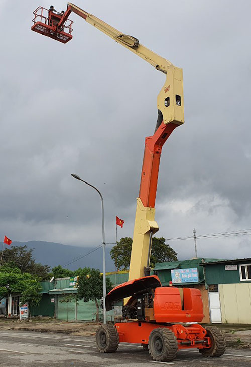 cho thue xe nang nguoi tai quang tri